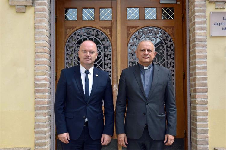 Slika /Ministarstvo demografije i useljeništva/HKS 1.jpg